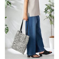 アー・ヴェ・ヴェ(a.v.v)のフラップアニマルA4トート