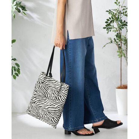 [^ԁFKS5JA06049]Aj}ڂ䂭A4g[g  yfUCz WK[hñAj}ڂ䂭g[gobOB  A4TCY[łTCYŁA CɂTuobOƂĂ􂵂܂I ͍fނȂ̂ŁACɂg܂B  tbgg[głA{fBɃ^bNĂ̂ ו₷dlłB Oɕ֗ȃt@Xi[|PbgtŁA Ǝg₷˔obOłB  --------------------  ႨCɓo^@\̎g  îCɓo^in[g}[NNbNj ēגʒmlAȂē󂯂邱Ƃł܂B  --------------------  i摜́A̓p\RȂǂ̉{ɂ ۂ̐FƈقȂČꍇ܂B i̐F̖ڈ͏iP̂̉摜QƂB