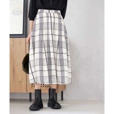 アー・ヴェ・ヴェ(a.v.v)の【マシンウォッシャブル】タックフレアサテンスカート