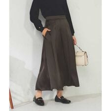 アー・ヴェ・ヴェ(a.v.v)の【マシンウォッシャブル】タックフレアサテンスカート