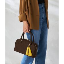 アー・ヴェ・ヴェ(a.v.v)のタッセルチャーム