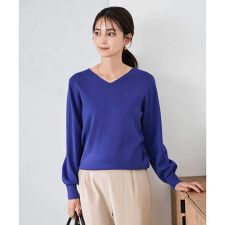 アー・ヴェ・ヴェ(a.v.v)の【洗える/雑誌InRed(宝島社)11月号掲載】Vネック美ラクるパフスリーブニット