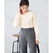 アー・ヴェ・ヴェ(a.v.v)の【洗える/雑誌InRed(宝島社)11月号掲載】Vネック美ラクるパフスリーブニット
