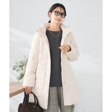 アー・ヴェ・ヴェ(a.v.v)のフーデッドロングダウンコート