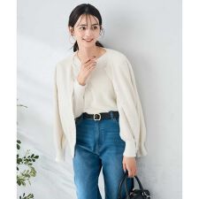 アー・ヴェ・ヴェ(a.v.v)のヘアリーラメクルーネックカーディガン