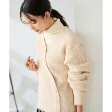 アー・ヴェ・ヴェ(a.v.v)のカシュクールライクVネックニット