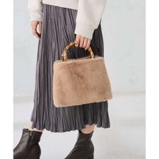 アー・ヴェ・ヴェ(a.v.v)のバンブーハンドルファーバッグ