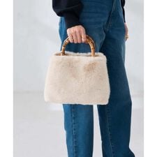 アー・ヴェ・ヴェ(a.v.v)のバンブーハンドルファーバッグ