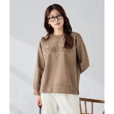 アー・ヴェ・ヴェ(a.v.v)のエンボスロゴスウェードトップス