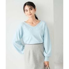 アー・ヴェ・ヴェ(a.v.v)のフラワー刺繍ニットプルオーバー