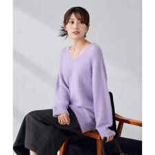 フェザーヤーンVネックニット