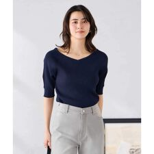 Vネックデコルテニット