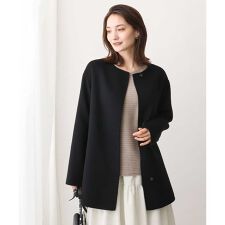 【秋から冬、春先まで活躍】ミディ丈スムースリバーノーカラーコート | MK ミッシェルクラン