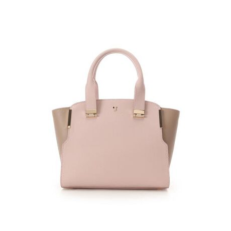 [^ԁF00032510170042]Samantha Thavasa(T}T^oT)Pomme d'espoir |fBX|[ oCJ[nhobOK^̈ӖSC[WGuuPomme dfespoiri|fBX|[jvV[YVzF̃oCJ[nhobOoByfUCzX^CbVȃfUCɃS[hJ[̃GuƃIWio܂BIWi͉ߋ̃V[Ył̓\tgS[hJ[̂̂gpĂ܂CgS[hɕύXBNAȐFŏiɉ؂₩vXBobO̓͂|Pbg^CvȂ̂łɎoX}zpXP[X̎[ɍœKłBJ̓t@Xi[tȂ̂ło̎łSłBtŃV_[xgĂ̂ŃV[ɂĎgł̂|CgByfށz}bgȎ̊pV{̃XvbgU[gpĂ܂ByTCYzA4TCYc~AzcZA500ml{gijcZ