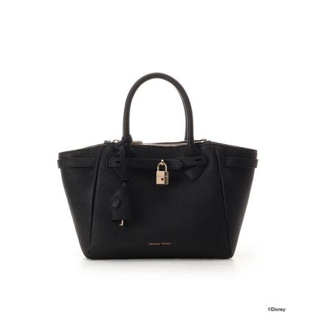 [^ԁF00032510170191]Samantha Thavasa(T}T^oT)́u~bL[}EXvu~j[}EXvRNV T}TA[u~bL[}EXvu~j[}EXv̈A[gfUC̃RNVoByfUCzVvȃubNJ[ɓlǂYlq^ŃfUCB|g̓싞ɂ͈Az郌bhJ[̃rW[`CXBnɂ͗lXȕ\́u~bL[vu~j[ṽA[gɃn[g{炵fUCŃobOJ鎞y߂܂BobȎOxg͒ăobǑ`ςAxgĊOĎ̂XXłBTChɔzuꂽt@Xi[t̃|PbǵA[X}[gtHpXP[XȂǎopx̍ACe̎[ɍœKBt̃V_[xgČ|E΂ߊ|łgp\łBJLA傫߂ȃ|[`Ȃǂ̉וoꂵ₷ACeɂȂĂ܂ByfށzׂpV{̃XvbgU[gpĂ܂ByTCYzzcZA500ml{gcZ