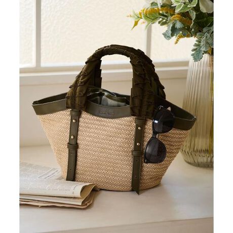 [^ԁF00032510170281]Samantha Thavasa(T}T^oT)̋ВttnhJSobȎ傫߂̃t|Cg̃JSobOyfUCz`̂ȃVGbgɑ傫߂Ȏ̃t؂₩vXB͒̒ł̂Ō\łBZbg̋В̓obOCobOƂĂ͂AВŃ}CobOƂĂg܂BJWAR[fɂ͂̂Əiȃs[Xɂ킹₷̂Ń}`ɊłACełByfށz|G`gpĂ܂ByTCYzA4TCYc~AzcZA500ml{gcZ()