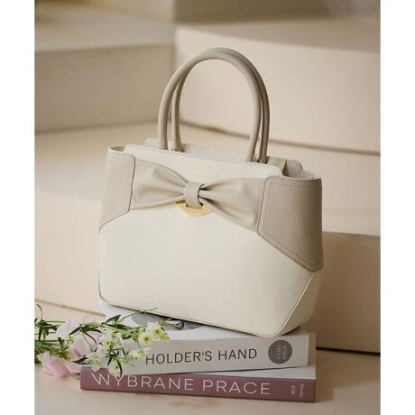 [^ԁF00032510170102]Samantha Thavasa(T}T^oT)̃oCJ[{`[t XvbgU[nhobO傫߂ȃ{`[t|Cg̃nhobOoCJ[oByfUCz傫߂̃{̓{E^CC[WăfUCĂAXvbgU[̃h[vł悤ɕ\B{`[t炳肰Ȃ`S[h̋ÂƂ肢iȈۂɎdグĂ܂BV_[xgĂ̂ŃV_[obOƂĂg܂Byfށz}bgȎ̃XvbgU[gpĂ܂ByTCYzzcZA500ml{gcZ()AA4TCYc~