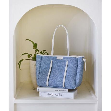 [^ԁF00032510170581]Samantha Thavasa(T}T^oT)̃fjLoXfUC g[gobO TCYƎ[ł}`ȃg[gobOfĵ̂oByfUCzLoXn̂悤ȏ_炩gpg[gobOBꌩLoXobOɌfUCłBLoXnł͕s\ȌJ؂ςȂfUC\ł̂AfނȂł́BXgbv邱ƂŁAobÕtH`FWł܂B͂ƌ݂̂XEF[h̑fނŎG肪SnłB}`LƎ[łdlȂ̂ŉוɂSĂg܂ByʂŎ₷Aʋ΁Eʊw₨oȂǃ}`Ɋ􂷂obOłByfށz_炩ȎG̍vgpĂ܂ByTCYzzcZA500ml{gcZAA4TCYcZî舵ɂānhobO{̂ɐڐGĂӏ̓nh̐FoNƋɈڐ\܂Bۊǂ̍ۂ̓nhƃobO{̂Ԃł̕ۊǂȂłBfނ̓Ƃł舵肢܂B