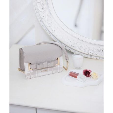 [^ԁF00032520175031]Samantha Thavasa(T}T^oT)̃`FbNGVV V_[obO TCYlC̃GVV`ςĐVIWi`FbNōāXoByfUCzGKgȕ͋C͂̂܂܂ɁAVVFCvɃAbvf[gB肰Ȃ{`[tŊÂāAiȈۂɎdグĂ܂BIWĩ`FbN̓D荞񂾍Y̐nɓ]ʃvgŎdグ܂BpxɂăLLƋP̂|CgBȂ݊R[fBl[g̃|CgƂĂ܂Byfށz|GXeƑ傫߂̃V{̃U[gpĂ܂ByTCYz܍zcZAzc~î舵ɂā̏i͓ȃvgH{Ă܂BC⍂̊⑼̑fނƖԂł̕ۊǂ̓vg̈ڐ̌ƂȂ܂BvgH̓Ƃł舵肢܂B