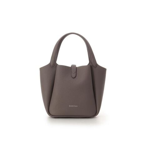 [^ԁF00032510170152]Samantha Thavasa(T}T^oT)̃VvfUC\tgU[ nhobOȂ₩ȃU[ŎdグAlXȃR[fBl[gɂQ̃VvȃnhobOByfUCz_炩e͂̂鋍vfނgpdŎdグACeBʂƔwʂɂ͑傫߂̃|PbgAוڂɂ邽߂ɁAxgƃC̎[ɂ̓}OlbgĂ̂ňړ̎ɂSłBԂȃTCYȂ㕔ɂȂɂALfUCȂ̂Ŏ[͂QłBtŃV_[xgĂ̂ŃV[ɂĎgł܂BU[̑fފƃVvȃfUCŃJWAX^CɂƂX^CɂR[fBl[g₷łByfށz_炩ȋvgpĂ܂B