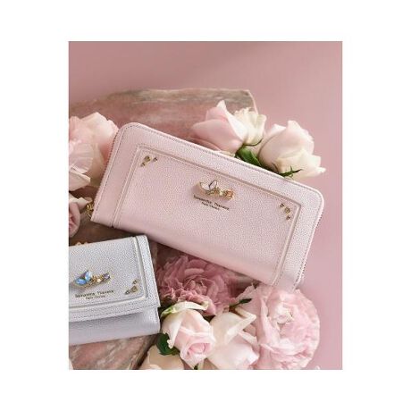 [^ԁF00122510260833]Samantha Thavasa Petit Choice(T}T^oTv``CX)̃o^tCrW[ zfUCE̒WJ[̃U[Ƀo^tC`[trW[킹؂₩Ɏdグ܂BEpXeJ[ƍ킹rW[̃J[Oœꊴ̂fUCBEzCg̃Cȃ|CgB@\Et@Xi[^Cv̒z͂܂̂ŁA肨܂BEt@Xi[ő傫JA₷o₷dlBEKꂪd؂ĂAd₷̂|CgB[́EJ[h|Pbg~12Et[|Pbg~2Ewʃ|Pbg~1