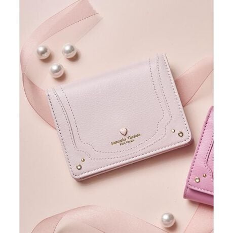 [^ԁF00122520265071]Samantha Thavasa Petit Choice(T}T^oTv``CX)̃v`n[g ܂zfUCEVvȃfUCɏȃn[g`[t|CgBEȃn[g͕\ʂՂƐグ邱ƂŁAđ݊̂dオɂ܂BEtF~jȃJ[4FWJB@\E^̓܂^CvŁA΂炸肨܂BERpNgłJ[hA~jobOC̕ɂ҂B[́EJ[h|Pbg~3Et[|Pbg~2Ewʃ|Pbg~1