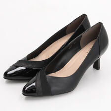 ポインテッドトゥ素材コンビパンプス