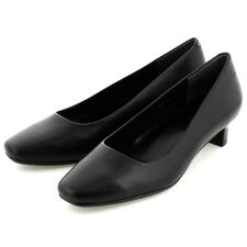 ユニティー(unity)のスクエアトゥプレーンパンプス