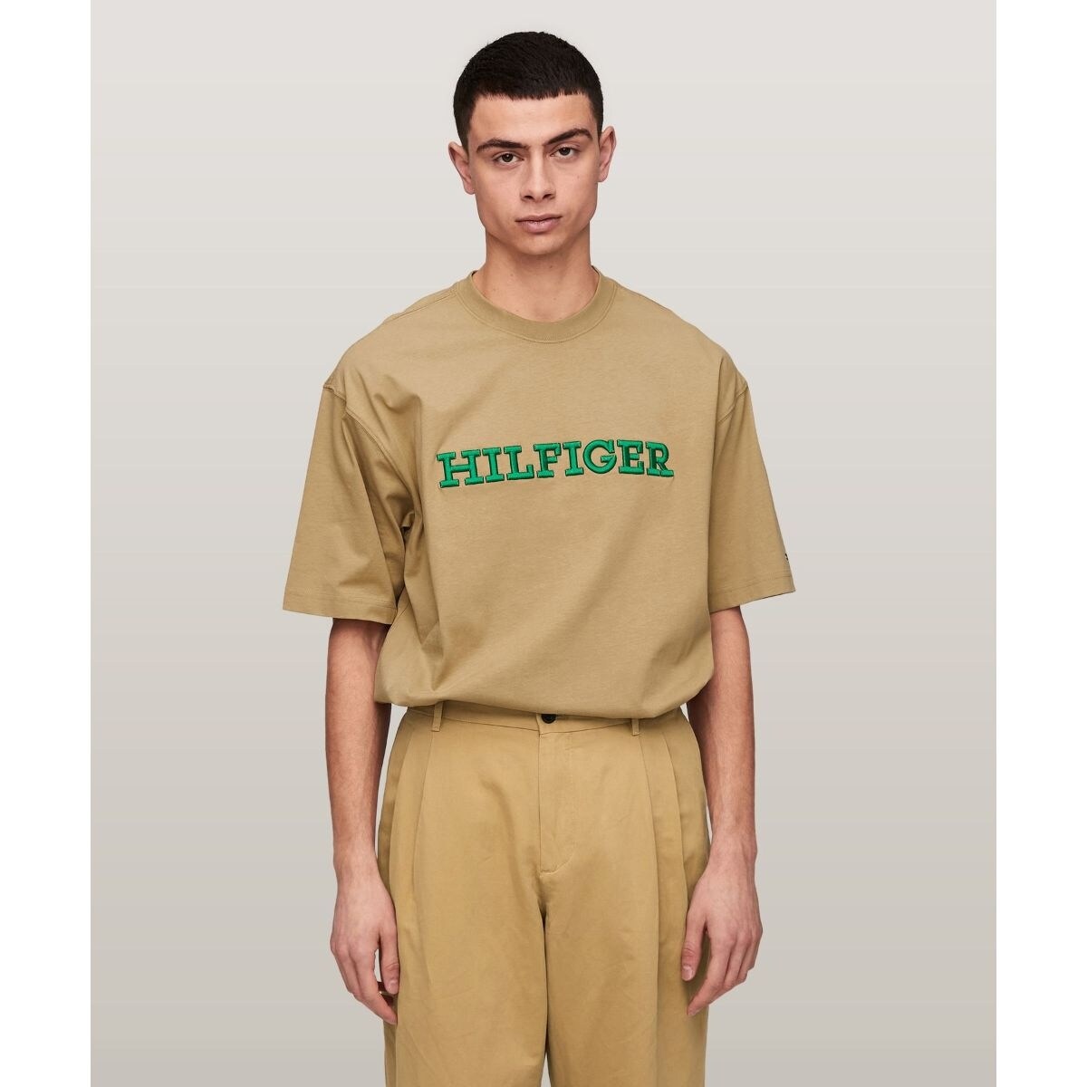 モノタイプエンブロイドアーカイブTシャツ | トミー