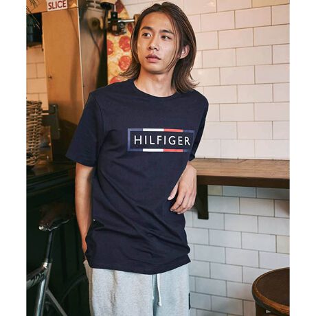 [^ԁF78JB763]M PERRY TEEtbOJ[p{bNXSۓIȁAV[gX[uTVcBtɒ郊bNXtHƁA炩ȑfފŁAKȒSnłBjZbNXŒA킹ACeŃX^C͋̕Cς̂́BȂ琞CĂƒȂ̂߂łBꖇɂCi[ɂ􂵁AI[V[Y܂ByTOMMY HILFIGERzĩAJNVbNx[XɃ_ȂЂ˂fUClC̃g~[qtBK[BsIŐꂽYEEBYɉA`hAStCAĂJWAȃfjCƖLxȃJeS[O[ouhB