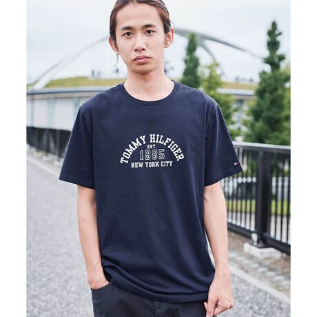 [^ԁFXM04143]yICzyjZbNXzg~[qtBK[ A[`STVcgȃvgfUC|Cg̃V[gX[uN[lbNTVcBƂTCYŁAjZbNXŒꖇłBfނ͏_炩ĔGǂASnKBɂAȃtbOS|CgłBVvɒȂĂACi[ɎgAOX[uVcƂ̃C[hȂǁALX^Cy߂܂ByTOMMY HILFIGERzĩAJNVbNx[XɃ_ȂЂ˂fUClC̃g~[qtBK[BsIŐꂽYEEBYɉA`hAStCAĂJWAȃfjCƖLxȃJeS[O[ouhB