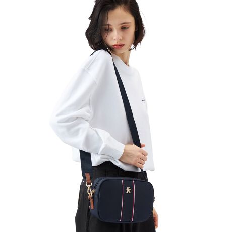 [^ԁFAW17710]|ybgR[vJobOO[oXgCvƂƂɃ^̃mOJobOBRpNgȂ}`LĂ邽߁Ag̉̕KvȃmƎ[ł܂B{̂̓n̂iCnAg̓U[gpBɂׁ͍XƂdł|PbgĂ܂B摜̓TvŎBeĂ邽߁Aۂ̏iƃfUCdlقȂꍇ܂BE|Pbg̐F1EzΉi10~20cmjFZEybg{gi500mljFZyTCYzFREEF15.0cm ő啝22.0cm }`6.0cm V_[ŏ91.0cm V_[ő140.0cm digj450yTOMMY HILFIGERzĩAJNVbNx[XɃ_ȂЂ˂fUClC̃g~[qtBK[BsIŐꂽYEEBYɉA`hAStCAĂJWAȃfjCƖLxȃJeS[O[ouhB