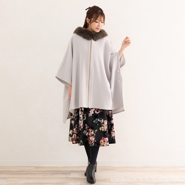 フェイクファー付きフードポンチョ | ローズティアラ(Rose Tiara