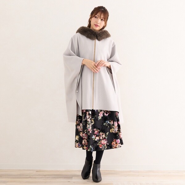 フェイクファー付きフードポンチョ | ローズティアラ(Rose Tiara