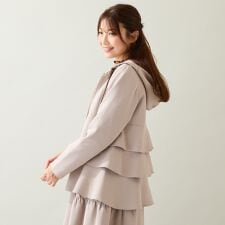 ローズティアラ(Rose Tiara)のダンボールニットフリルパーカー