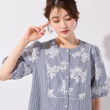 ギンガムチェック刺繍パフスリーブブラウス