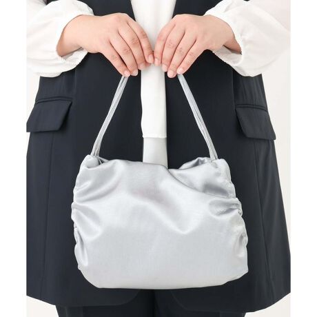 [^ԁFOZ5CA01069]iɉ߂TefނɃTChMU[ڂ䂭~jg[gobOBؚȃnh炵茳oĂ܂Bt̃`F[XgbvtăV_[AWô|CgBVvȉ̃XNGAtHŃR[fBl[gɎ₷Aîo؂₩ȃV[܂ŕLg܂B