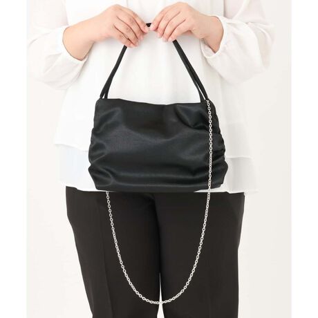 [^ԁFOZ5CA01069]iɉ߂TefނɃTChMU[ڂ䂭~jg[gobOBؚȃnh炵茳oĂ܂Bt̃`F[XgbvtăV_[AWô|CgBVvȉ̃XNGAtHŃR[fBl[gɎ₷Aîo؂₩ȃV[܂ŕLg܂B