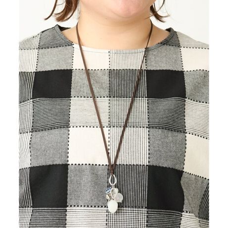 [^ԁFOZ2EA10039]LLƋPNX^r[Yڂ䂭`[J[OlbNXB`F̈قȂ咆̃r[Ygݍ킹\LɎdグ܂BN[ȃVo[nɂ͔Z̃XG[hR[hň߁AS[hnɂ̓x[WR킹Ă₳͋CɁBy₩ȒSnɉAXCh{[łD݂̒ɃAWł̂|CgłB ANZT[p[cEiȂǂ̋ɉ܂܂Ăꍇ܂B @ȂqlɓꂽĈݍ񂾂肵Ȃ悤ɁAgpۊǂ̍ۂ͌dɂӂB