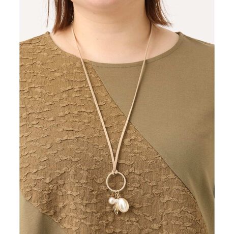 [^ԁFOZ2HA18039]fނ̈قȂ郂`[tOɑgݍ킹MIXfUClbNXB߂p[c̒悢򊴂iȂЂƕiłBVo[nɂ͍̃XG[hR[hň߁AS[hnɂ̓x[WR[h킹ď_炩ȕ͋CɁB\LȃANZT[̓VvȃX^COɍ킹邾ŃX^CO؂₩ɉo邨߂̃ACełB