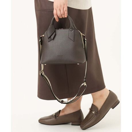 [^ԁFOZ5JA18059]iȃtFCNU[Ƀnh̃{fUCfltF~jg[gB uhS_ɃvgXgbvtŃV_[obOƂĂgp\ŁAx[VbNȃJ[ɃANZgĂ܂B Eht@Xi[ŏoꂵ₷A[|Pbg[B VvȃfUCƃRpNgȃTCYłꂢڃX^CfC[܂Ŋ􂵂Ă܂B