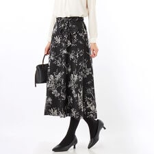 カールパークレーン(Karl Park Lane)の花柄8枚ハギフレアースカート