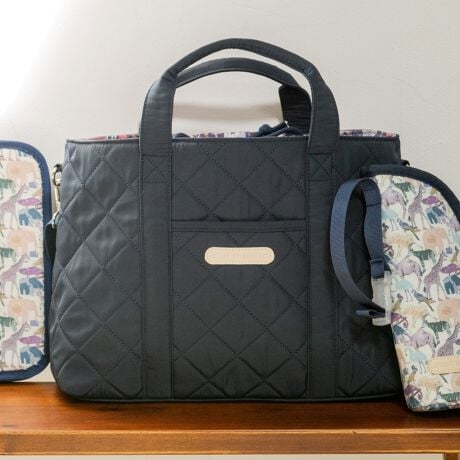 [^ԁF1254501]oeBt@ubNX̃fUCꂽ}U[YobOłBVbNȃLgnɉԕƃAj}킹܂BוƓALxȎ[Xy[XĂ̂́BV_[͗prʂɍ킹ĂOł܂B