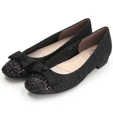 アンリーフ(unReef)のリボンモチーフトゥーキャップカッターパンプス