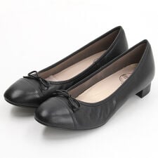 リボンモチーフトゥーキャップパンプス