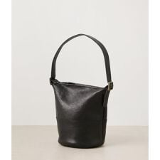 バケツ型レザーバッグ