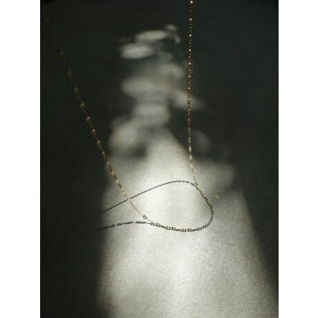 [^:GJVN052945YG]N[o[`F[̃lbNXB`F[1R}lt̃N[o[ɂȂĂ܂BN[o[͍K^̏ےƂ郉bL[`[tB̃N[o[dȂfUĆAgɒ邾Ńnbs[ȋCɁB45cmƏ]T̂钷ŁAm̏ɏd˂̂߁BAWX^[Œ40cmłpĂ܂BpbP[WɂĂ͗\ȂύXɂȂꍇ܂ByVA_24FWz