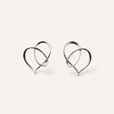 [^:GS6A0174  SI]VGbg̃n[gsAXBCƁAJɖꂽVo[P܂Bn[g͔AƂfUCŃR[fBl[g̃XpCXƂĊy߂Bl̏ɂsAXB[h[uɈ͗~ACełByVA_25FWz