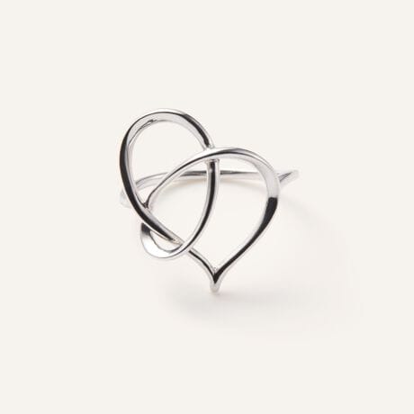 [^:GS6R0193]VGbg̃n[gOBCƁAJɖꂽVo[P܂Bn[g͔AƂfUCŃR[fBl[g̃XpCXƂĊy߂Bl̏ɂOB[h[uɈ͗~ACełByVA_25FWz