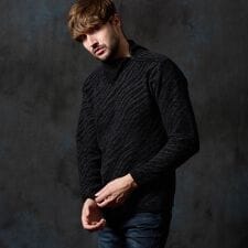 ハイダウェイ(HIDEAWAYS)のゼブラ柄衿ファスナータートルネックニット